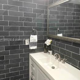 SOMERSET AT LAUDERDALE LA - Residential