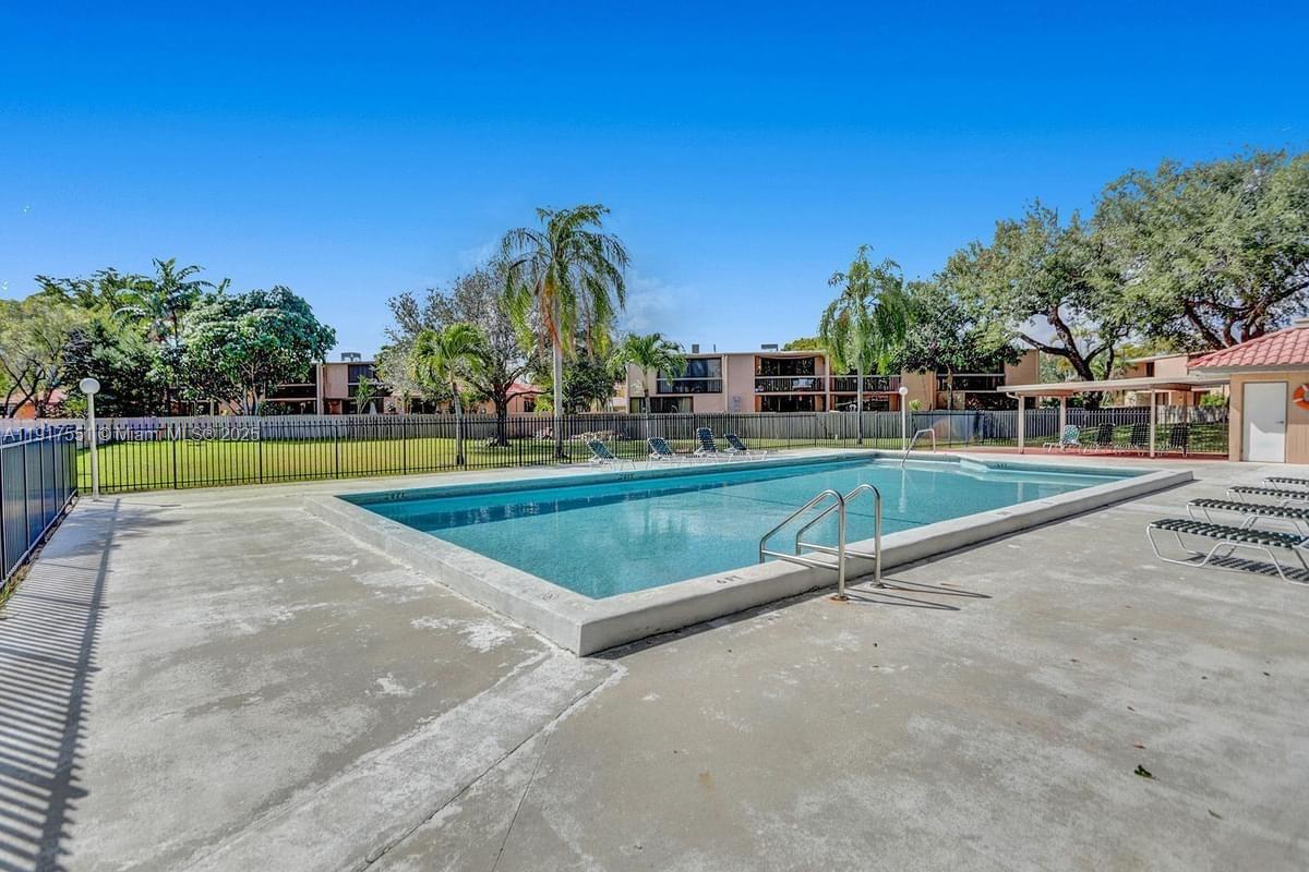 TOWNHOUSES OF THE CALIF C - Residential