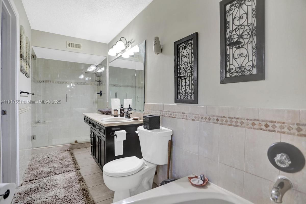 TOWNHOUSES OF THE CALIF C - Residential