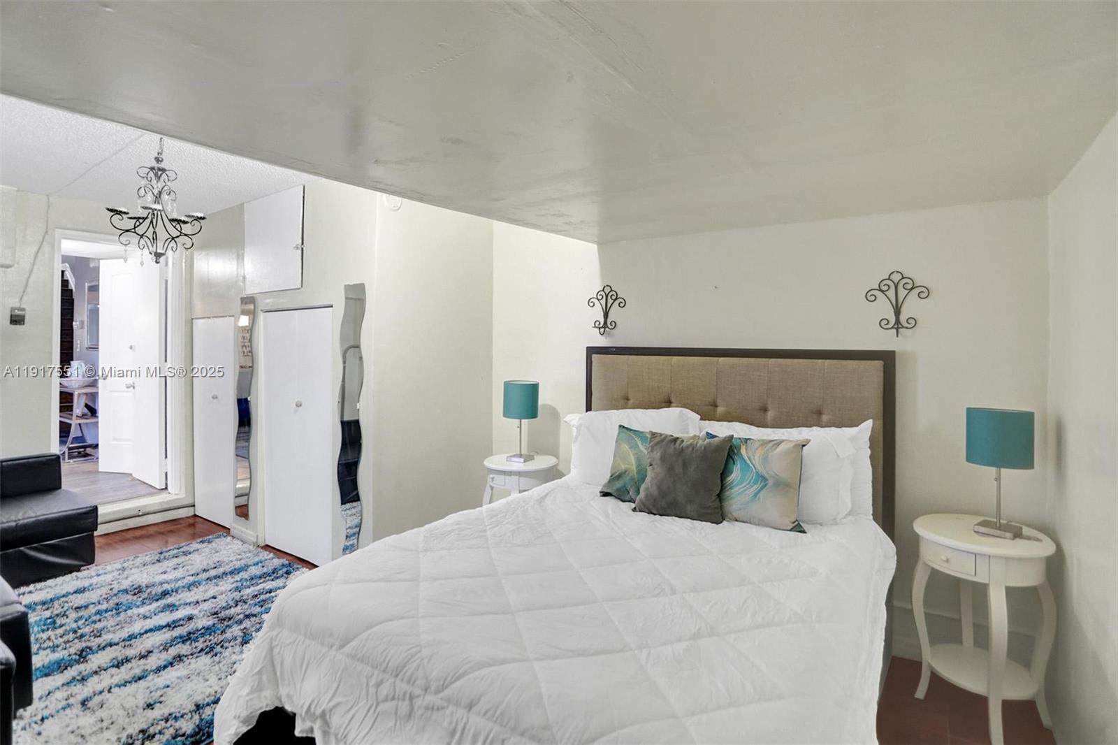 TOWNHOUSES OF THE CALIF C - Residential