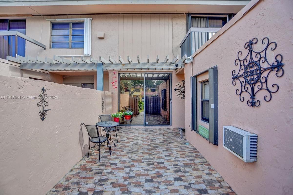 TOWNHOUSES OF THE CALIF C - Residential