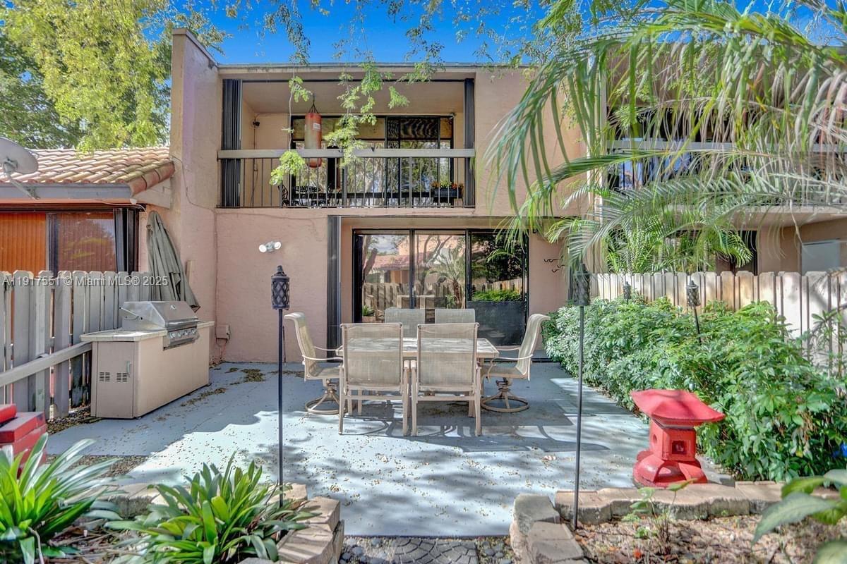 TOWNHOUSES OF THE CALIF C - Residential