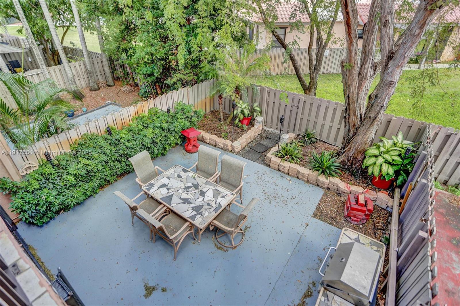 TOWNHOUSES OF THE CALIF C - Residential