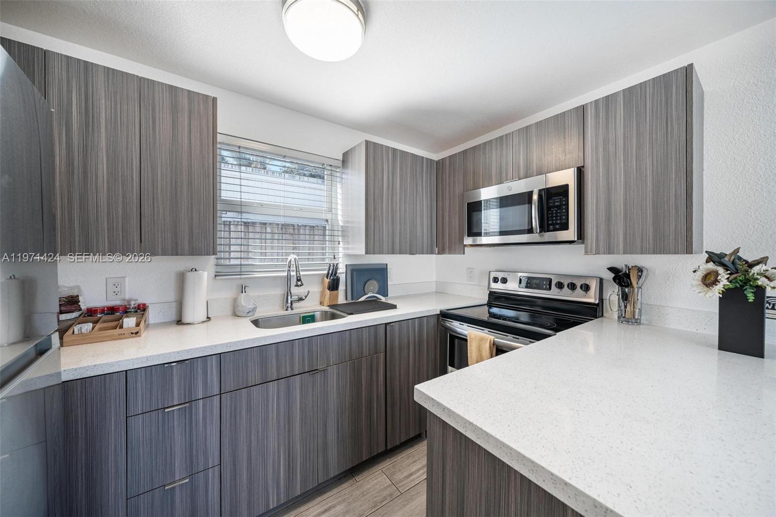 BISCAYNE SHORES CORR PLAT - Residential Income