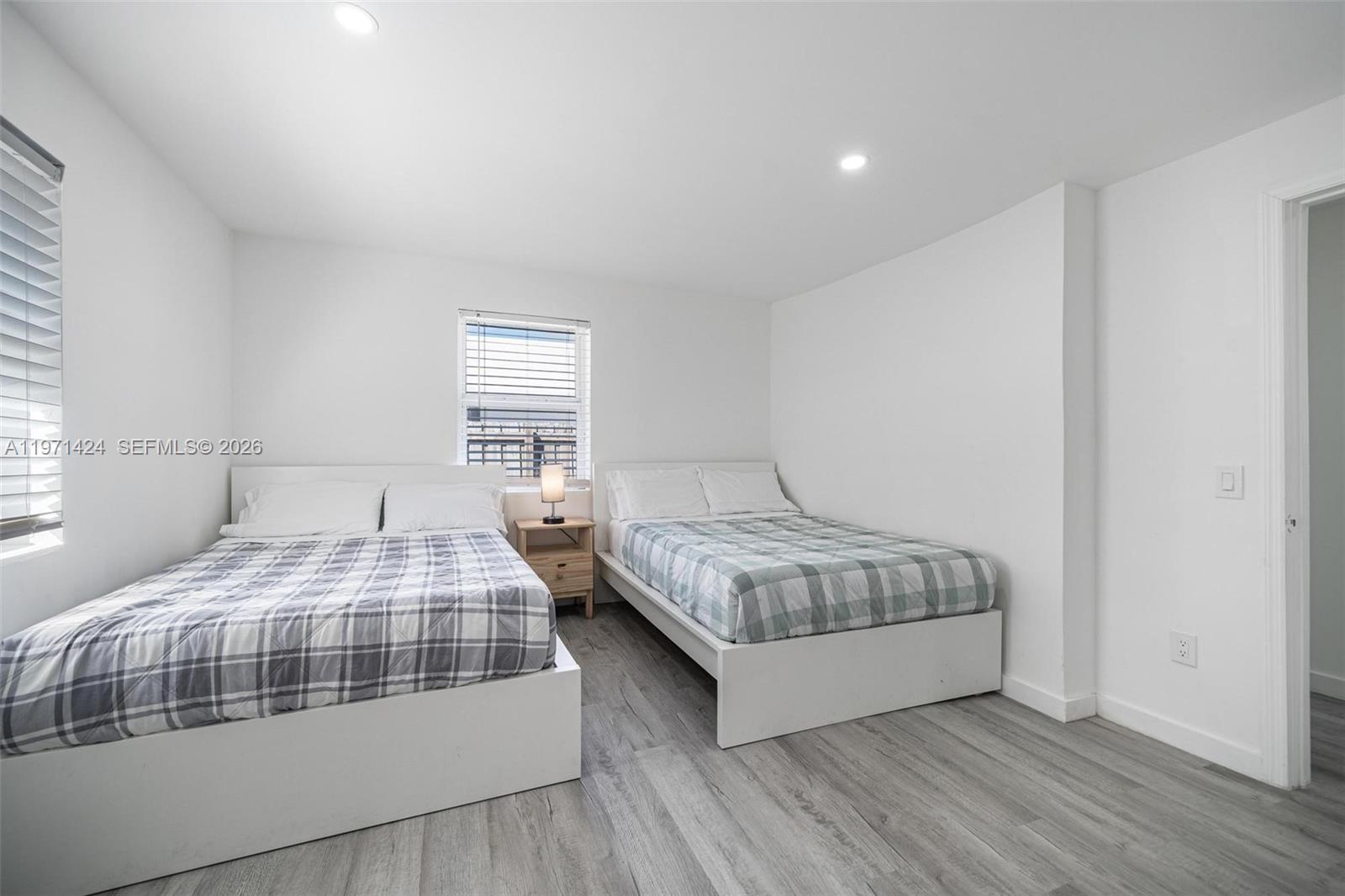 BISCAYNE SHORES CORR PLAT - Residential Income