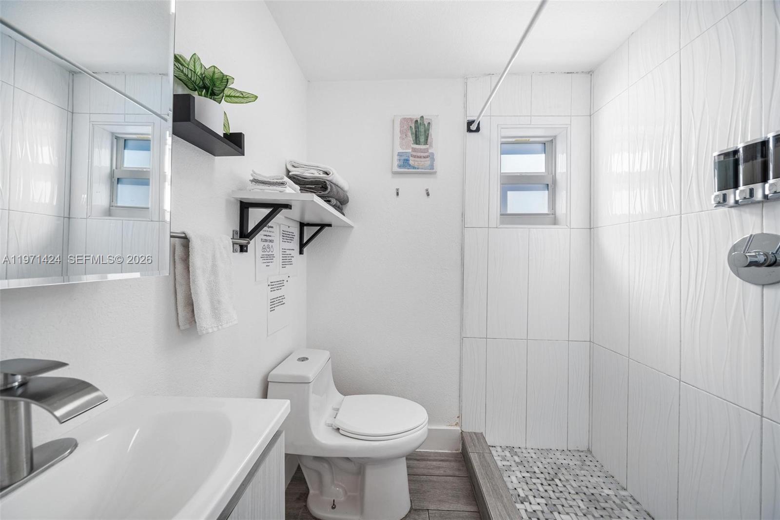 BISCAYNE SHORES CORR PLAT - Residential Income