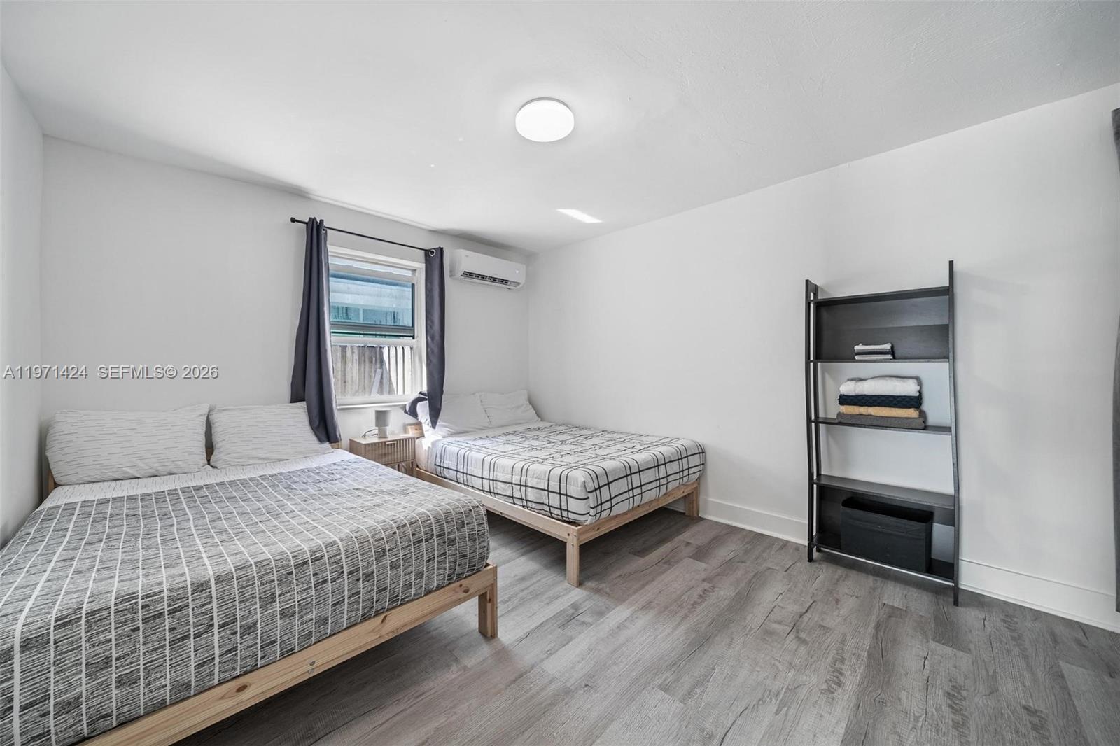 BISCAYNE SHORES CORR PLAT - Residential Income