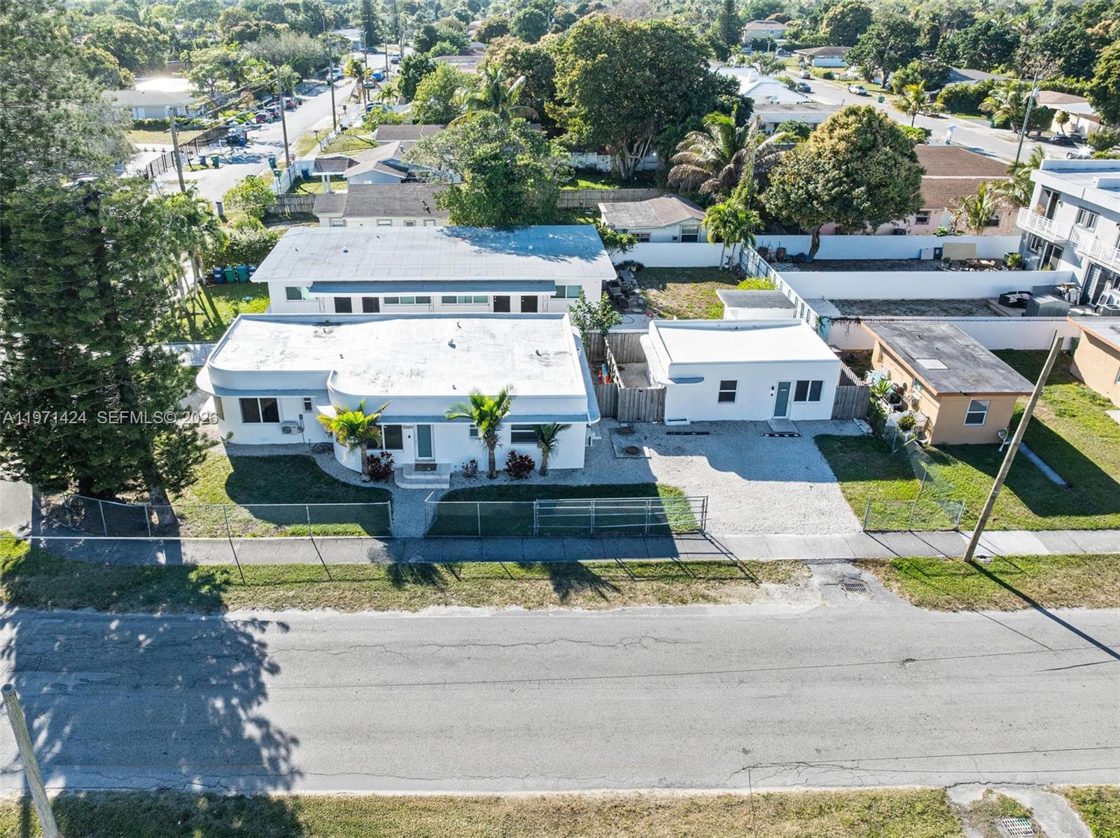 BISCAYNE SHORES CORR PLAT - Residential Income