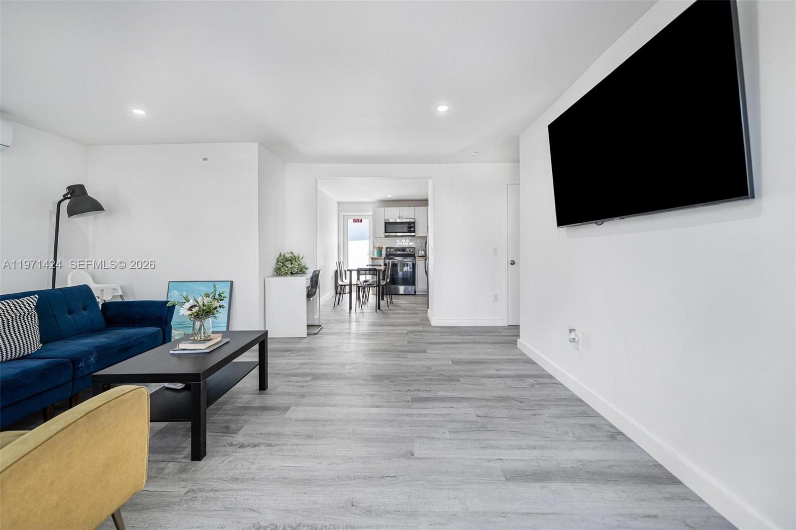 BISCAYNE SHORES CORR PLAT - Residential Income