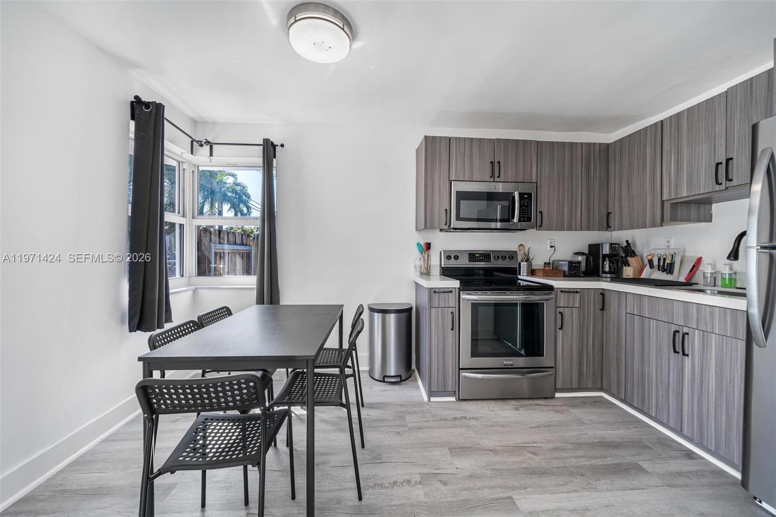 BISCAYNE SHORES CORR PLAT - Residential Income