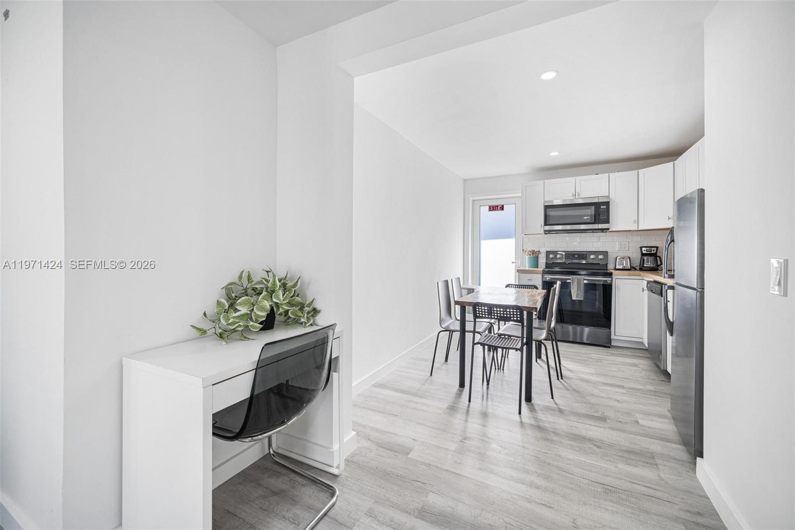 BISCAYNE SHORES CORR PLAT - Residential Income