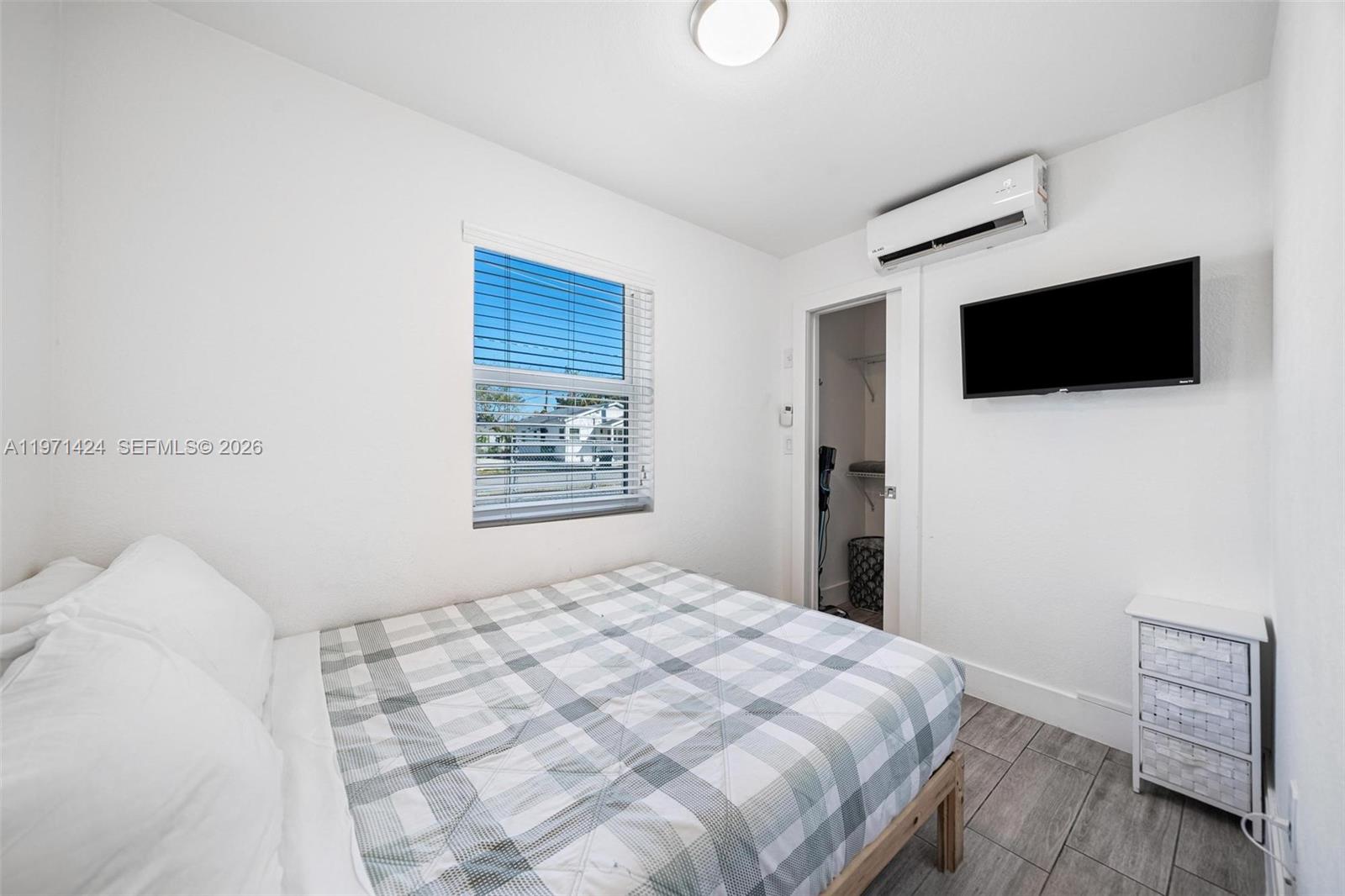 BISCAYNE SHORES CORR PLAT - Residential Income