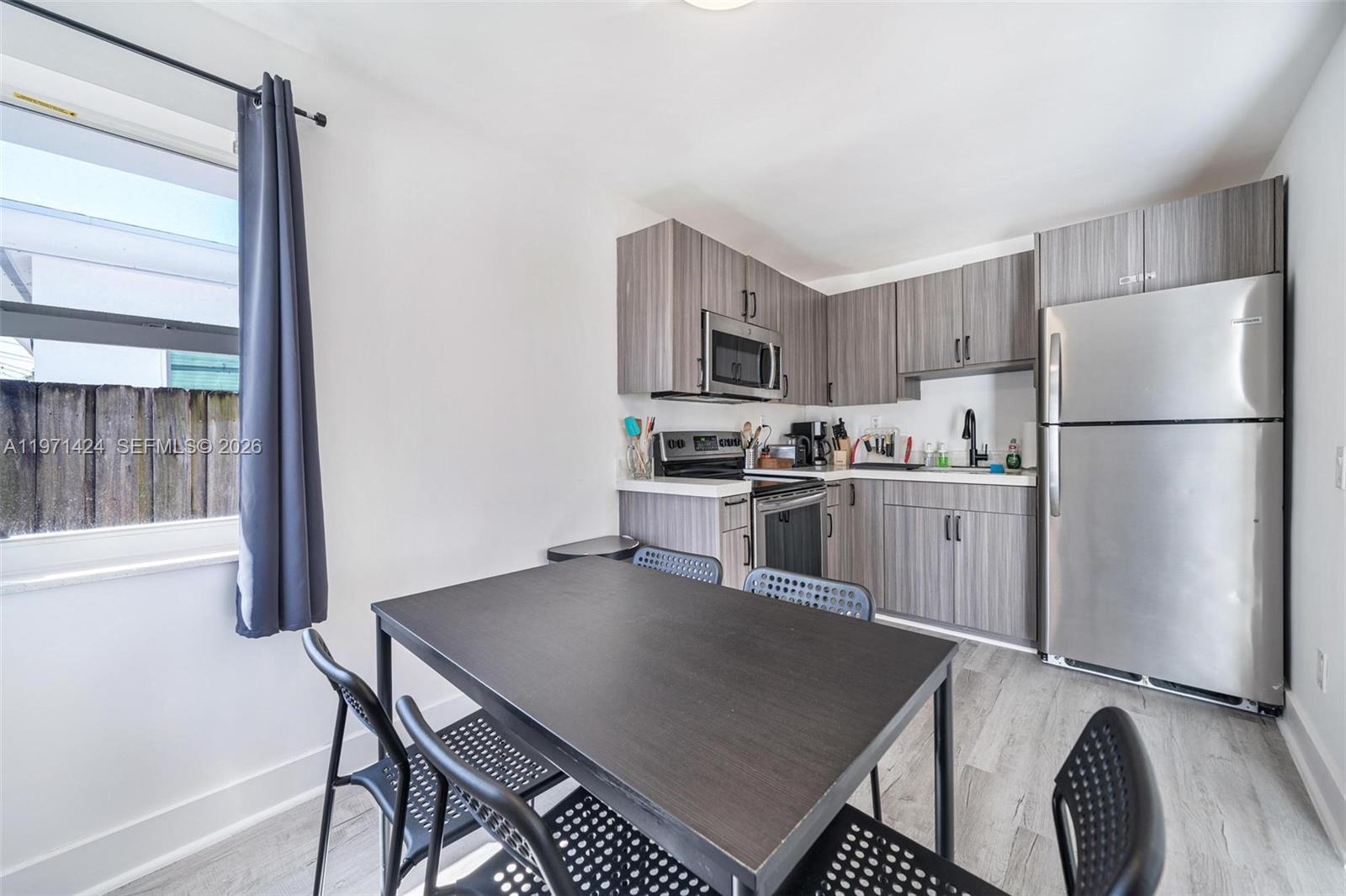 BISCAYNE SHORES CORR PLAT - Residential Income