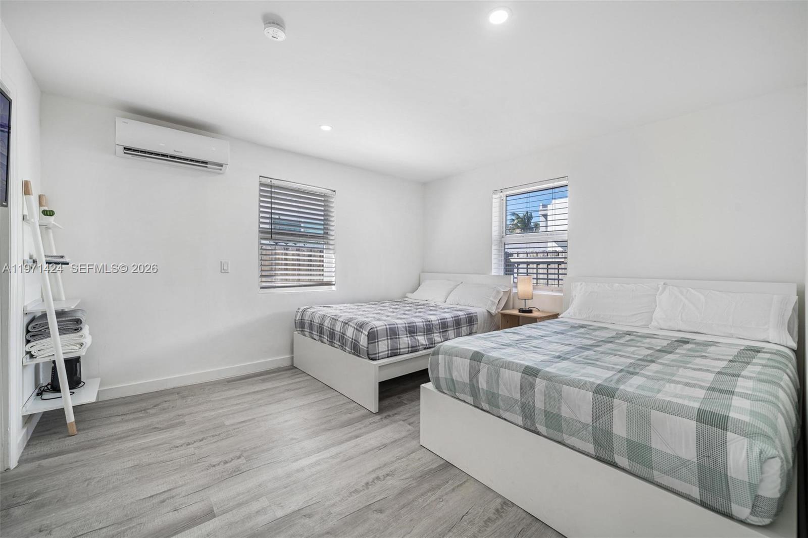 BISCAYNE SHORES CORR PLAT - Residential Income