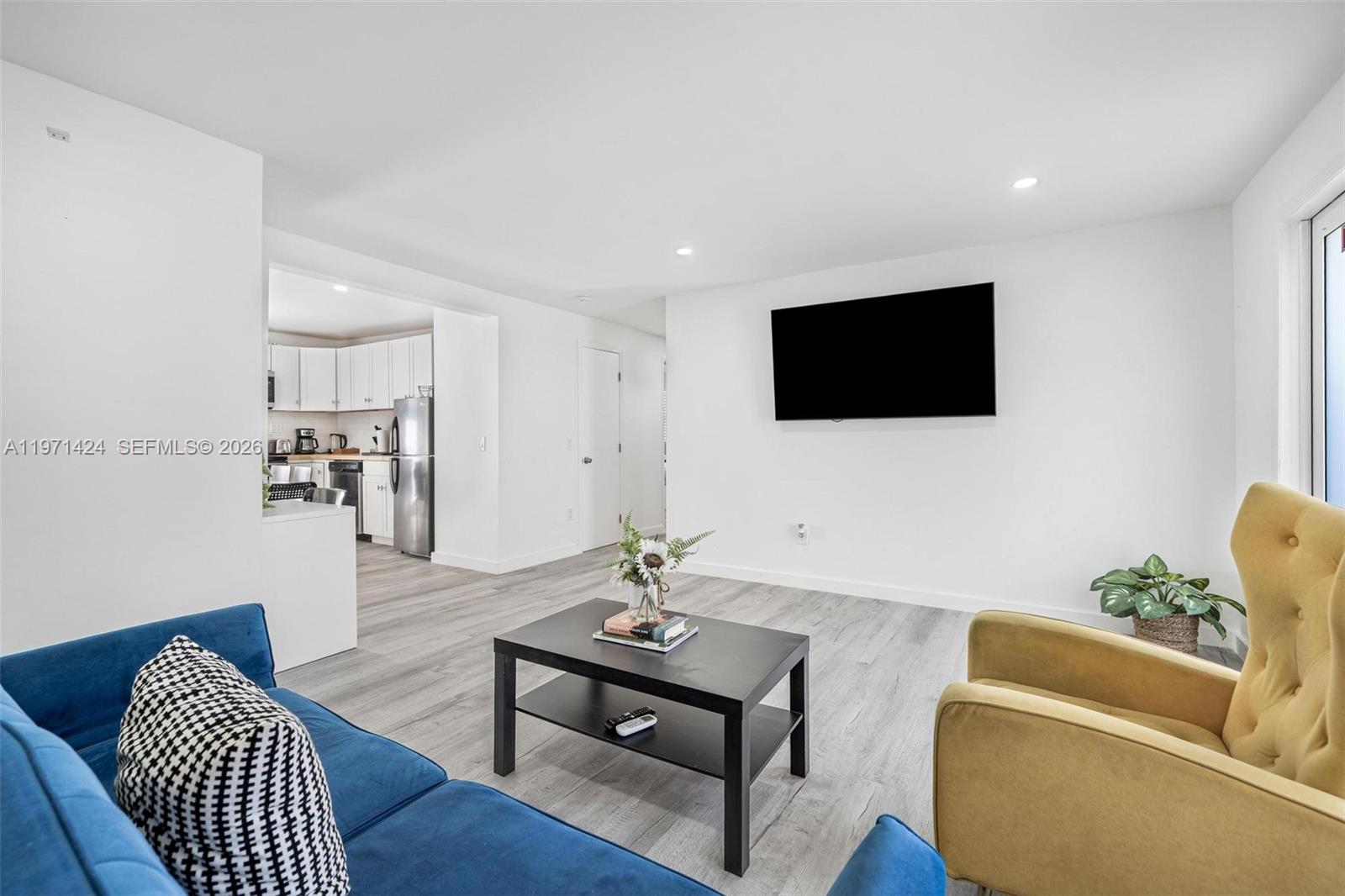 BISCAYNE SHORES CORR PLAT - Residential Income