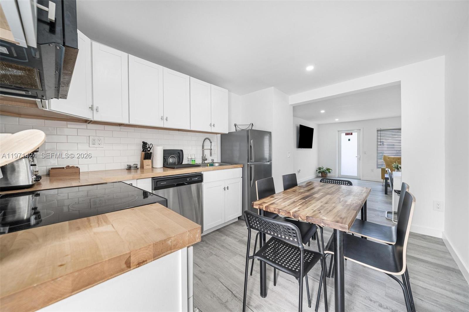 BISCAYNE SHORES CORR PLAT - Residential Income