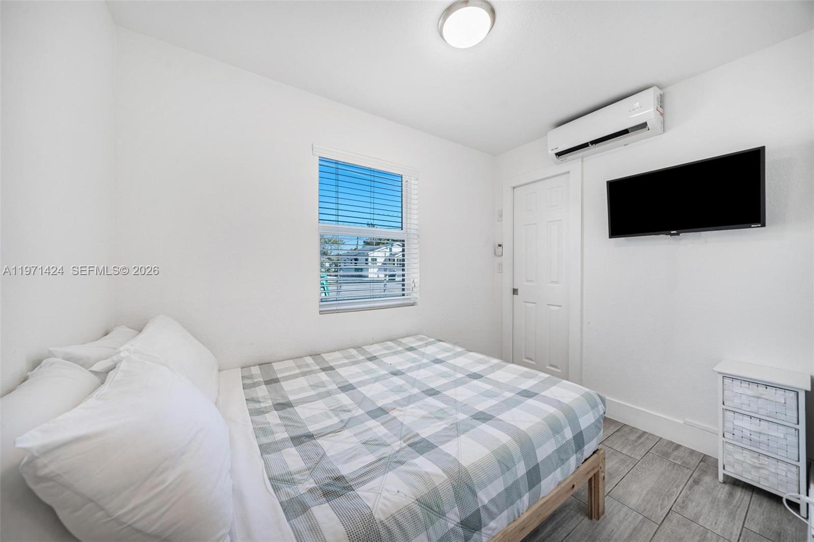 BISCAYNE SHORES CORR PLAT - Residential Income