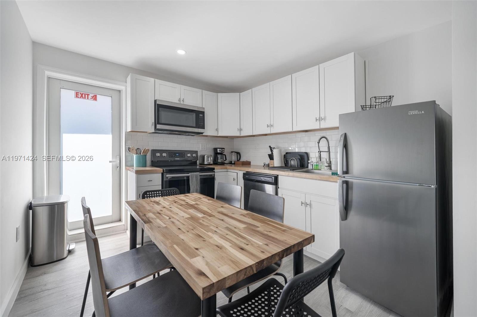 BISCAYNE SHORES CORR PLAT - Residential Income