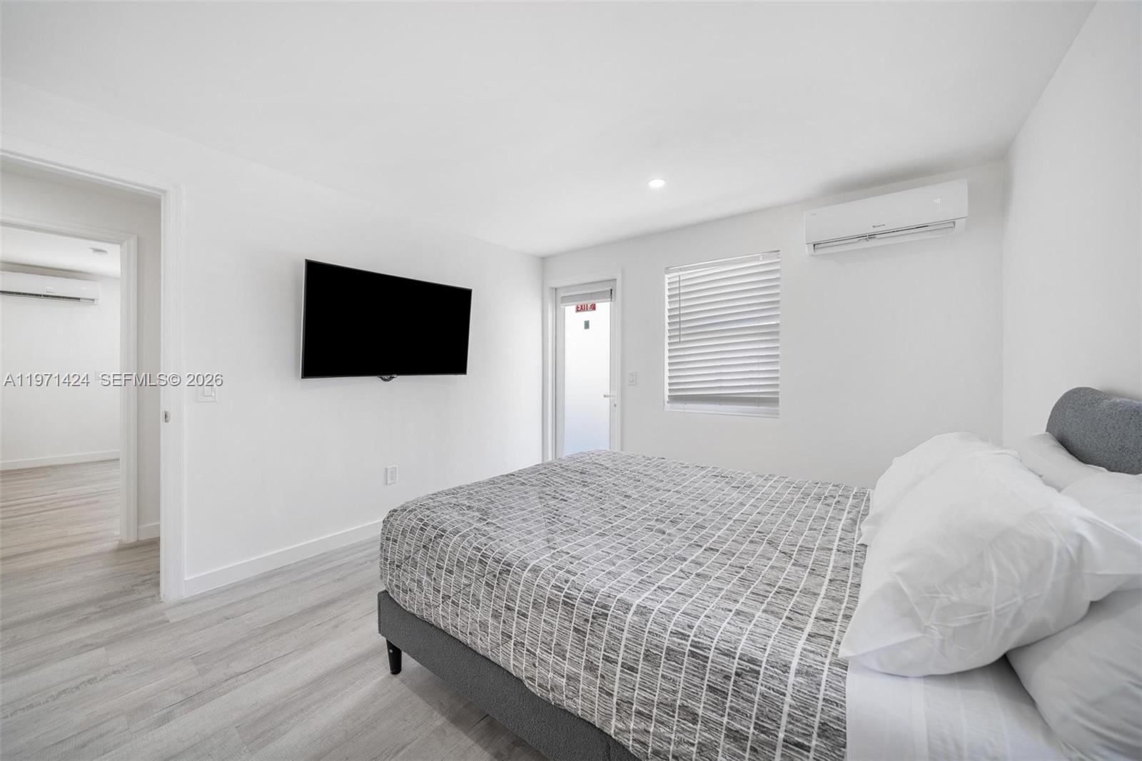 BISCAYNE SHORES CORR PLAT - Residential Income