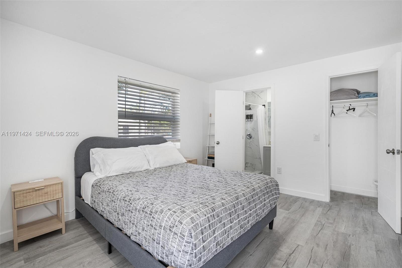 BISCAYNE SHORES CORR PLAT - Residential Income