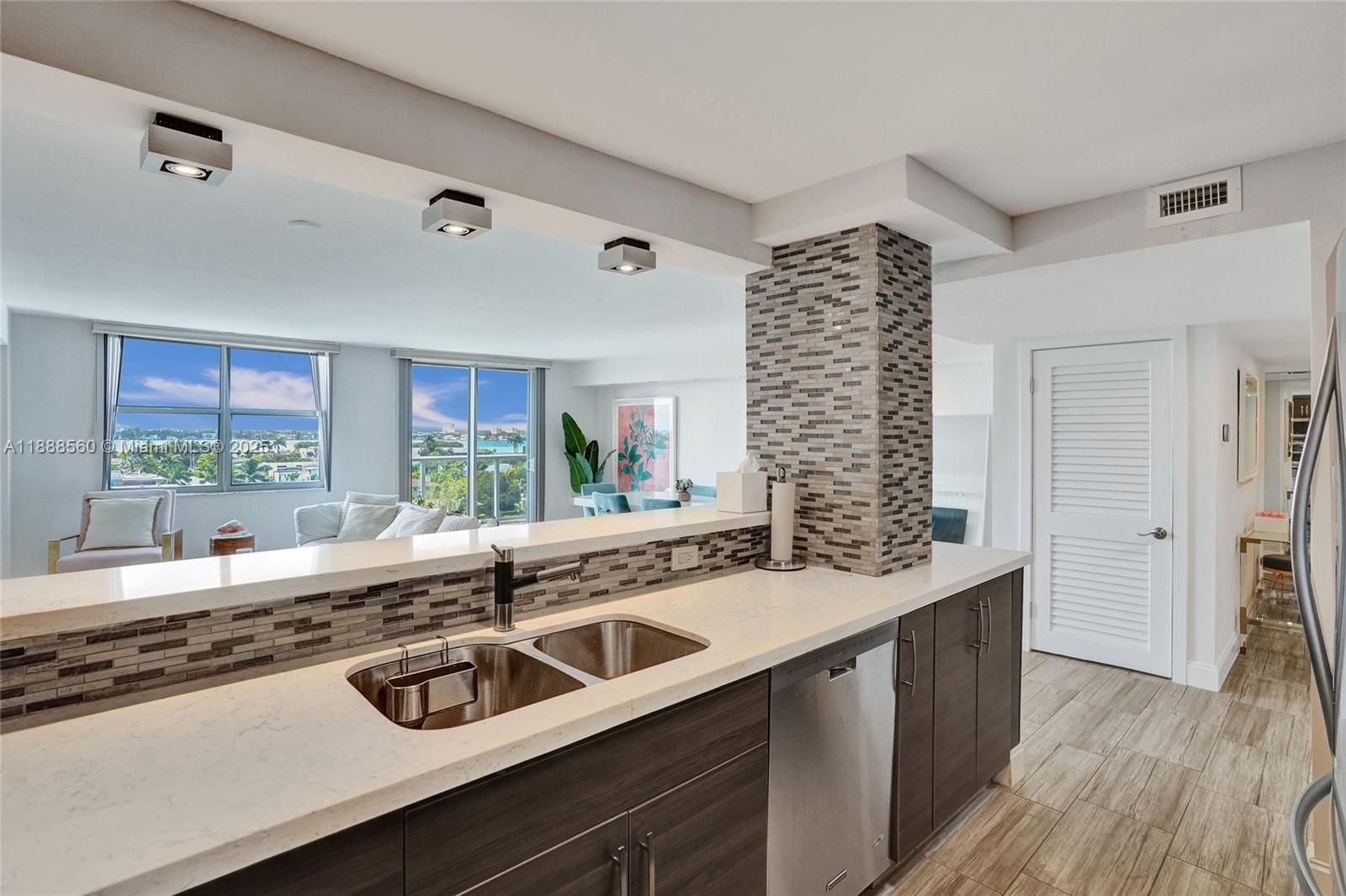 10000 PLAZA CONDO-SOUTH T - Residential