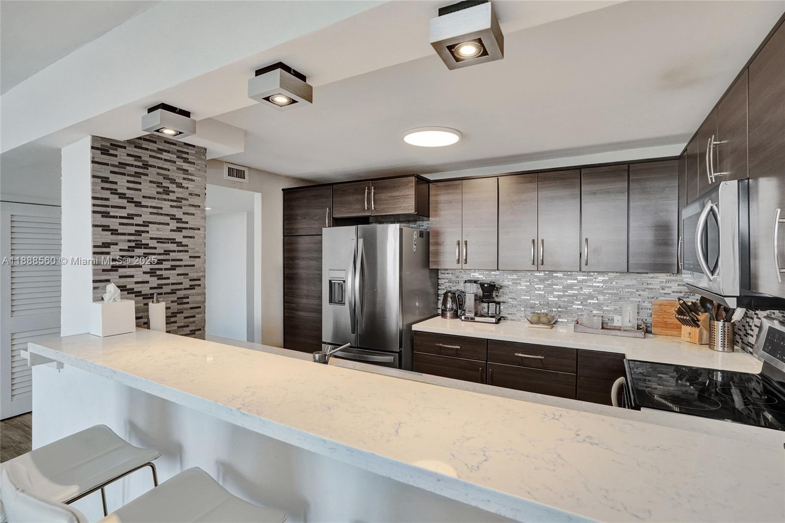 10000 PLAZA CONDO-SOUTH T - Residential