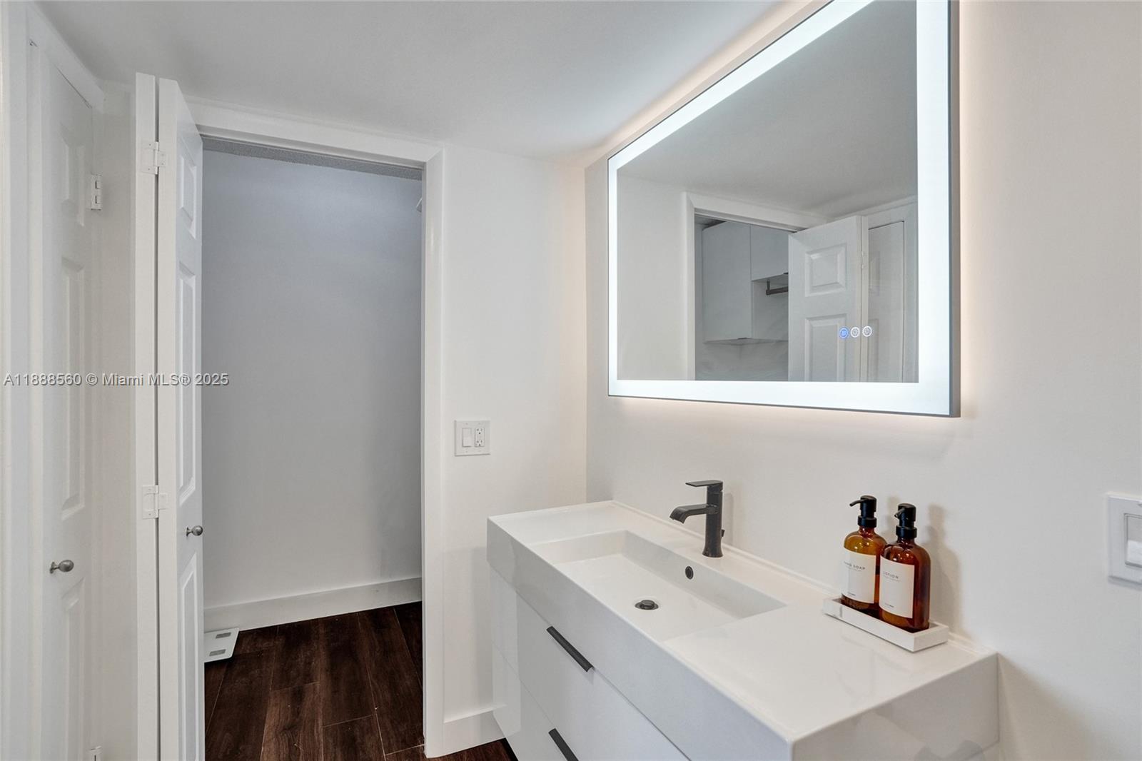 10000 PLAZA CONDO-SOUTH T - Residential