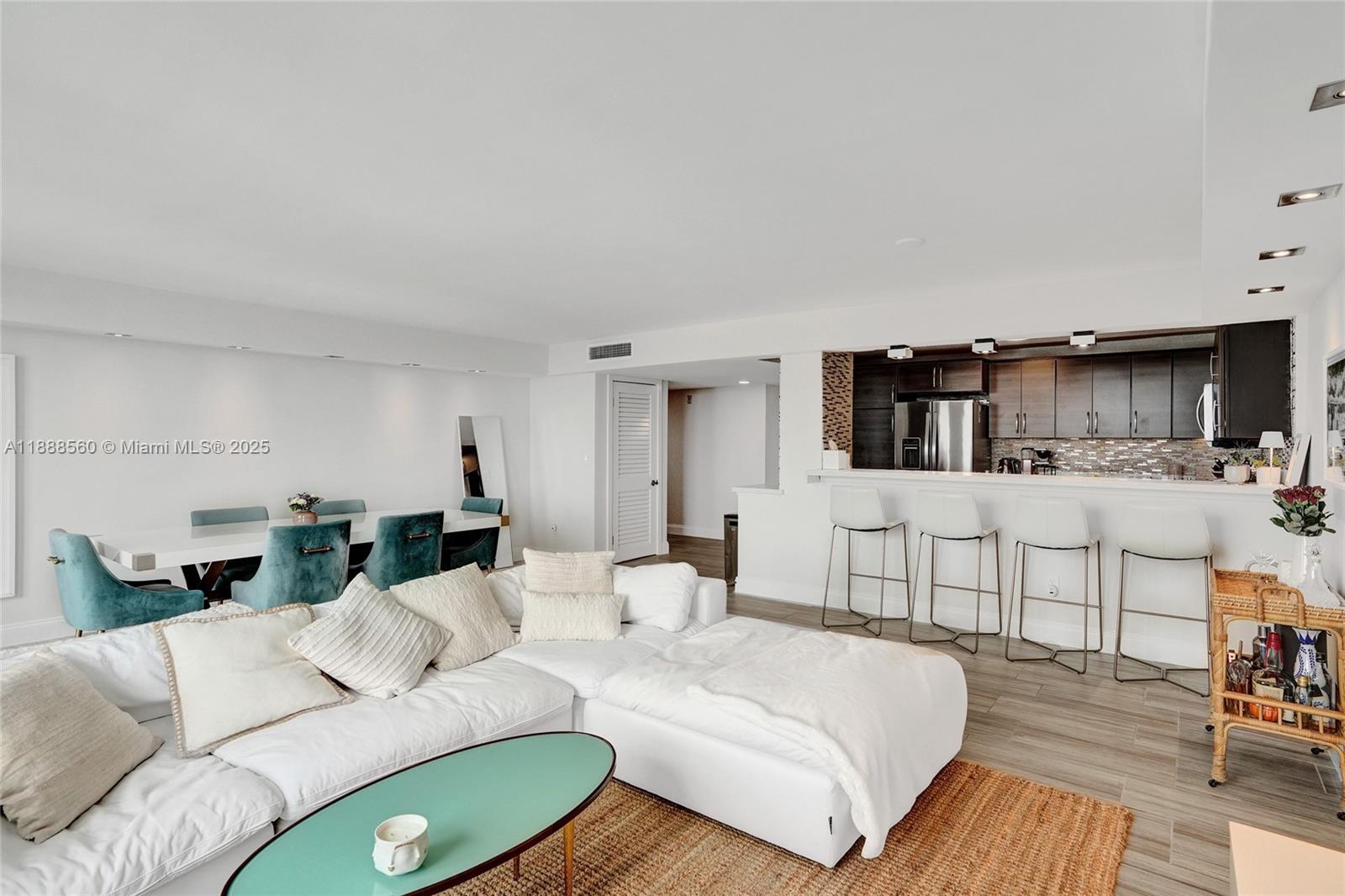 10000 PLAZA CONDO-SOUTH T - Residential