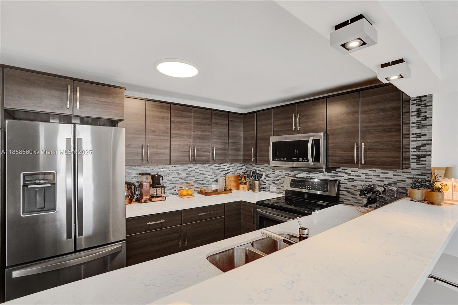 10000 PLAZA CONDO-SOUTH T - Residential