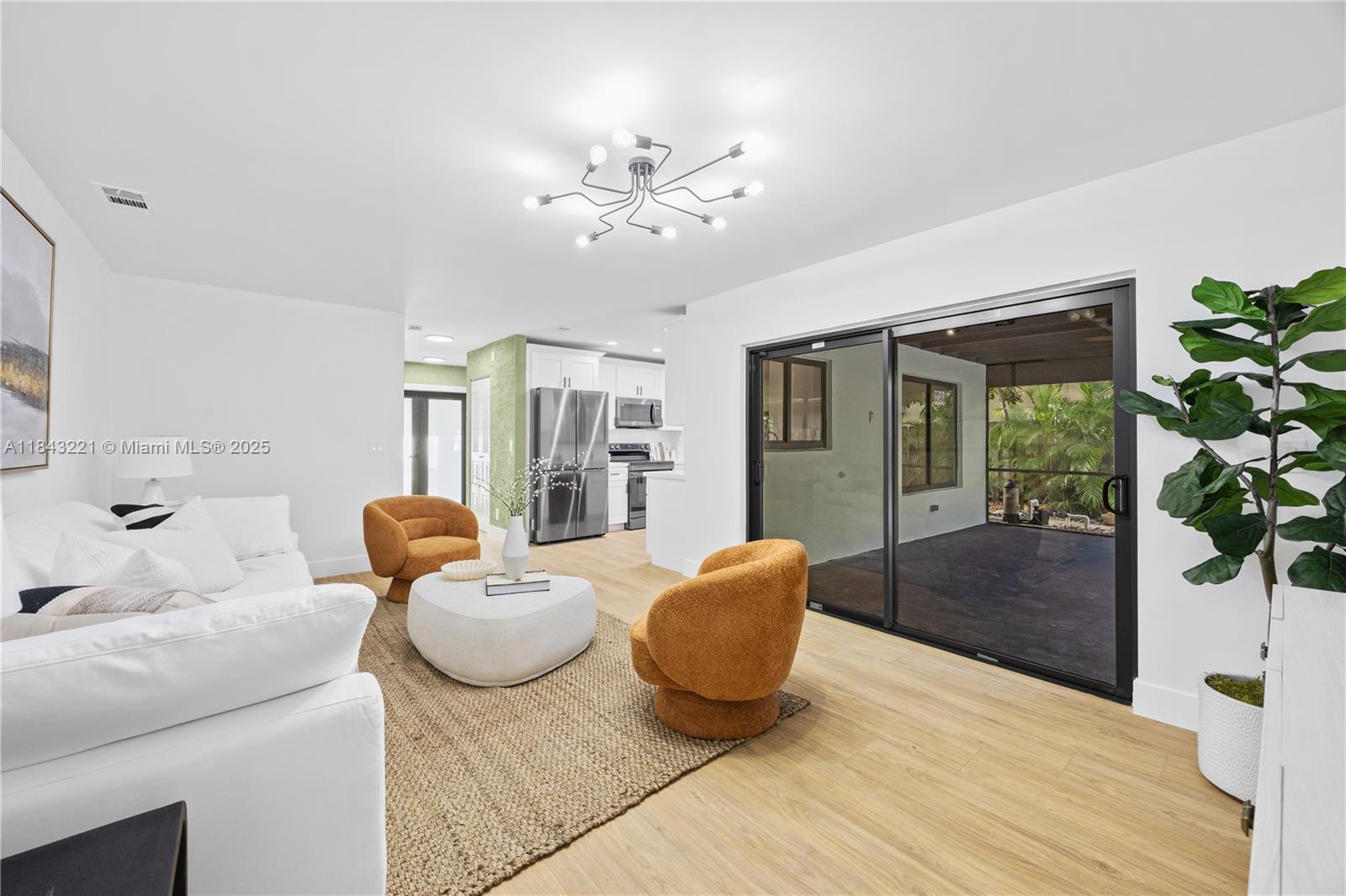 1498 SW 28th Ave, Deerfield Beach, FL, 33442/$660,000 4 1498 SW 28th Ave