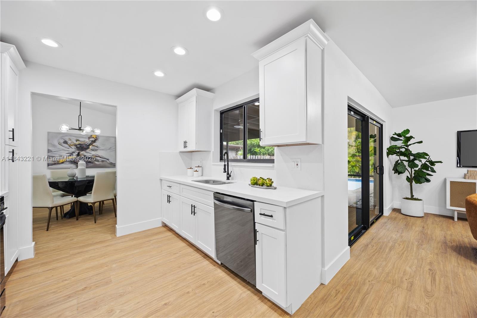 1498 SW 28th Ave, Deerfield Beach, FL, 33442/$660,000 3 1498 SW 28th Ave