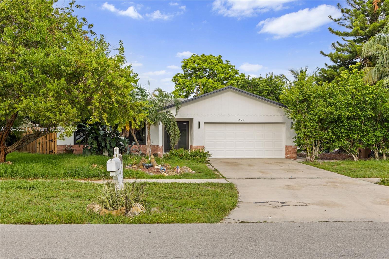 1498 SW 28th Ave, Deerfield Beach, FL, 33442/$660,000 1 1498 SW 28th Ave