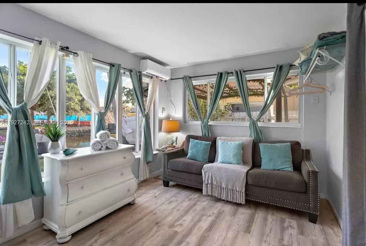 LAUDERDALE - Residential Lease