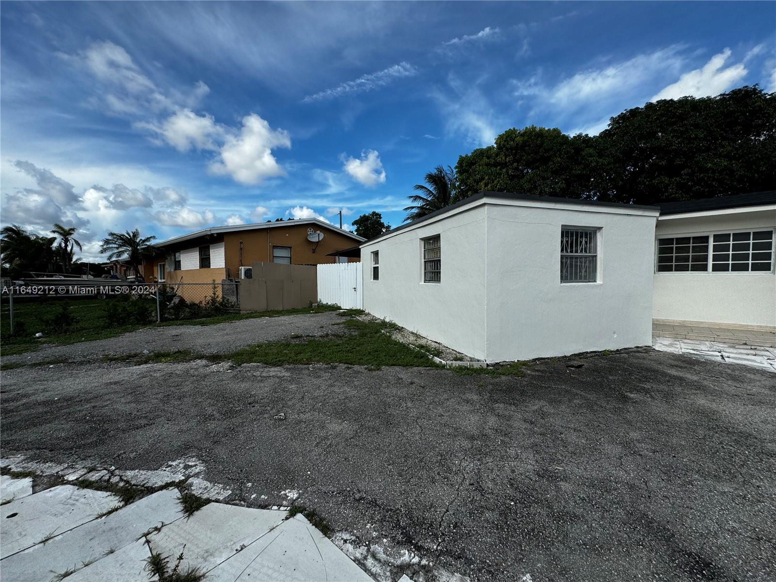 CAROL CITY CORR PL OF - Residential