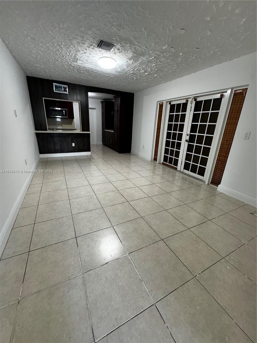 CAROL CITY CORR PL OF - Residential