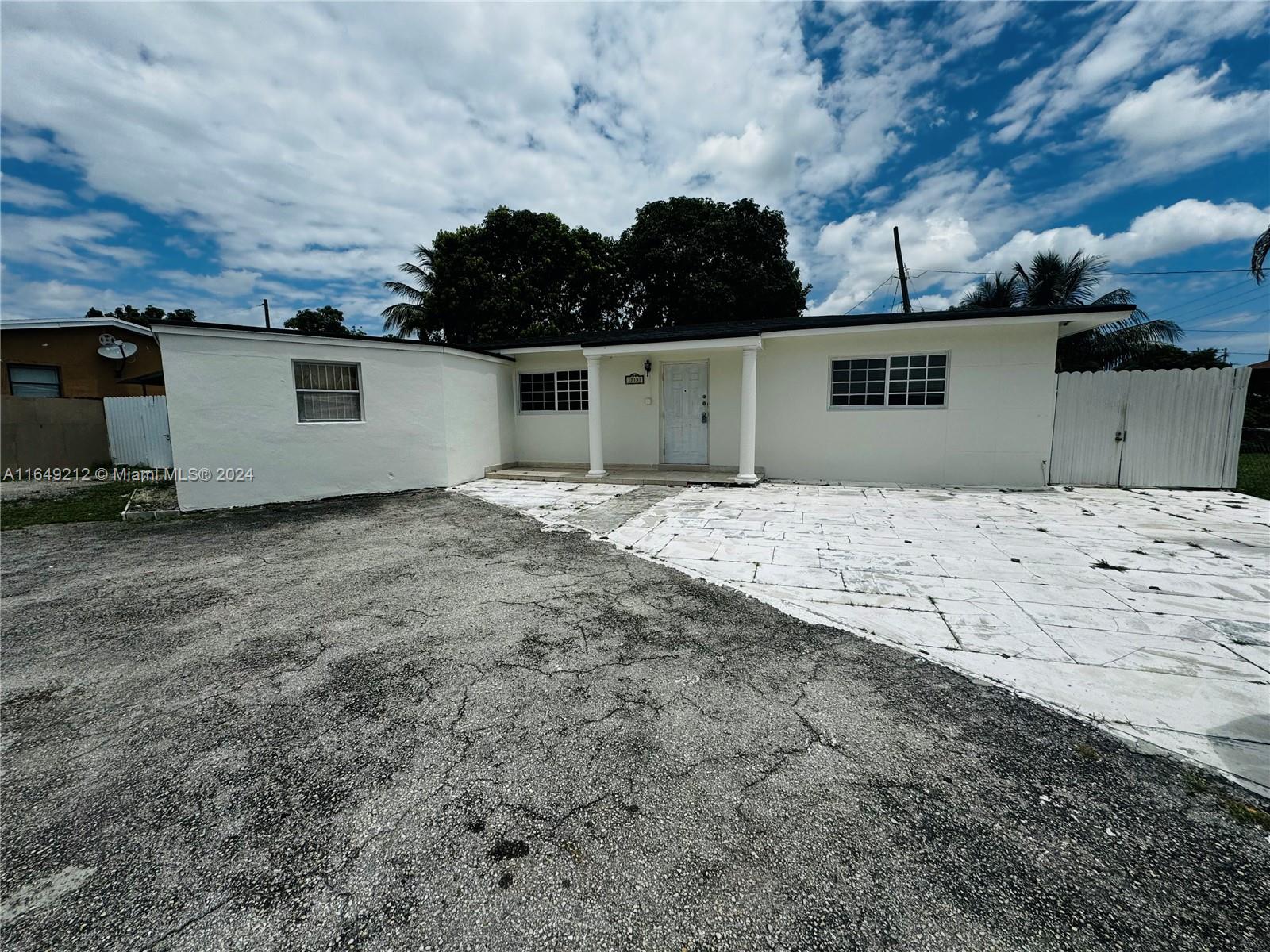 CAROL CITY CORR PL OF - Residential