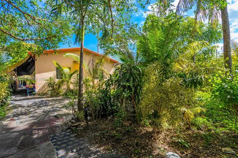 Tiny photo for 1320 NE 135th St, North Miami, FL 33161 (MLS # A12007488)