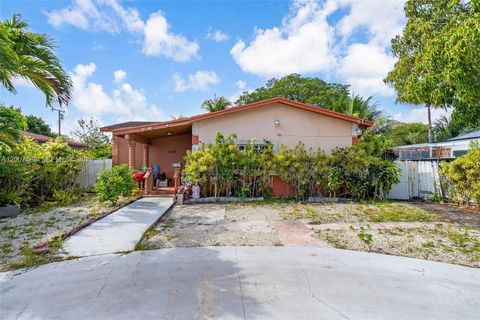 Photo of 1320 NE 135th St, North Miami, FL 33161 (MLS # A12007488)