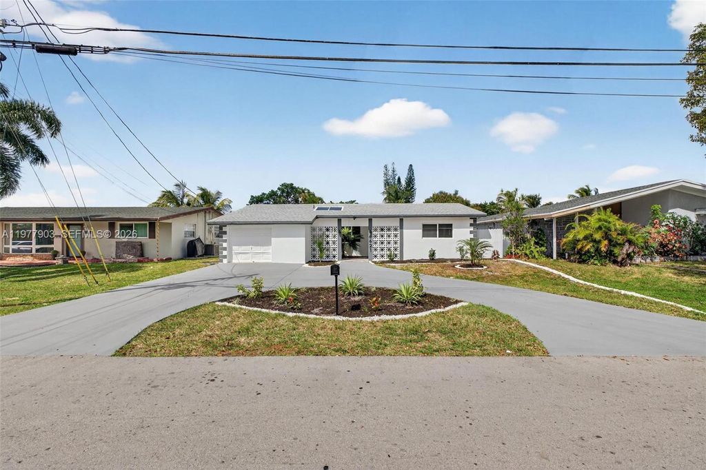 Photo of 6621 Ficus Dr, Miramar, FL 33023 (MLS # A11977903)