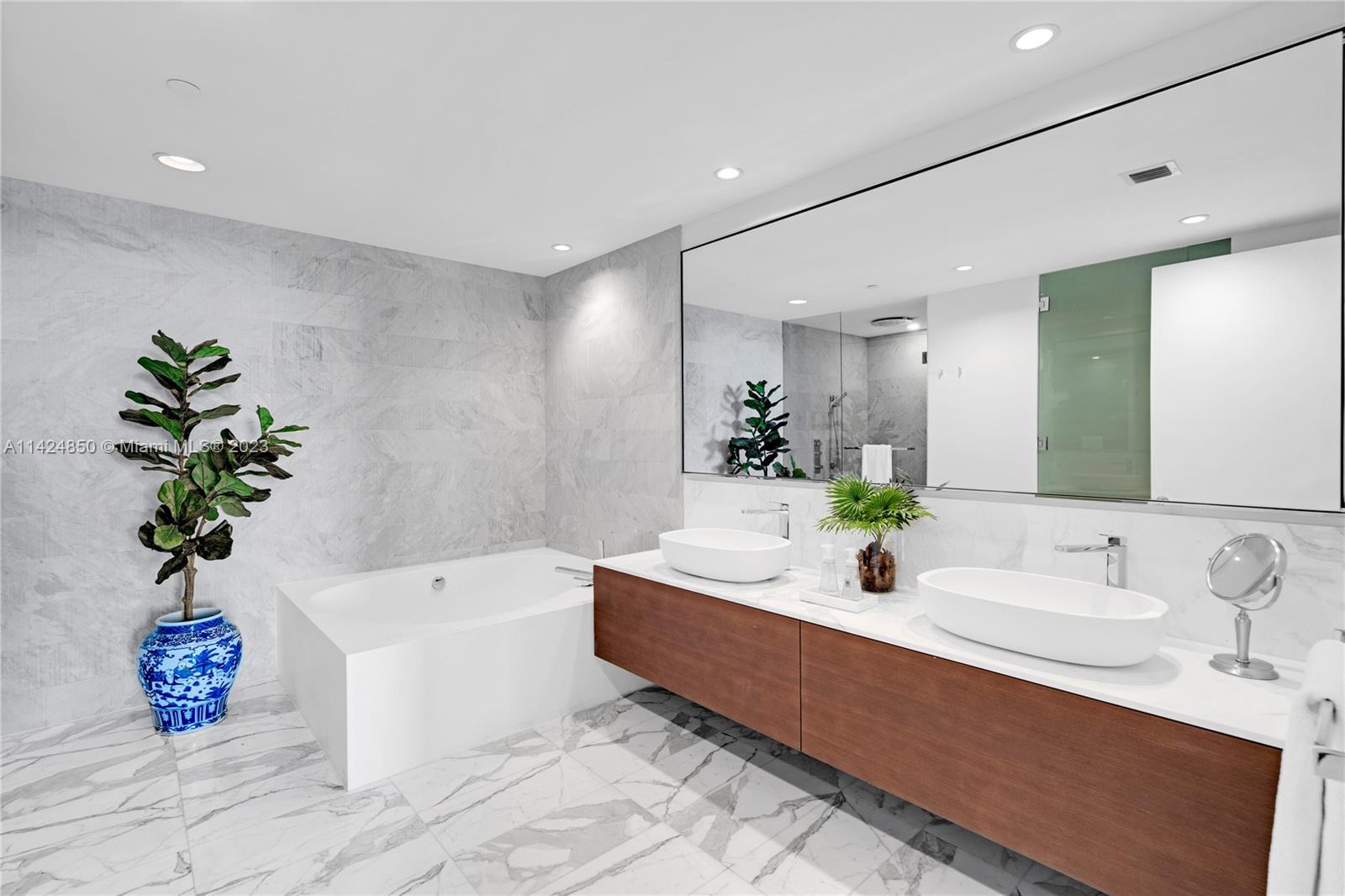 OCEANA BAL HARBOUR CONDO - Residential