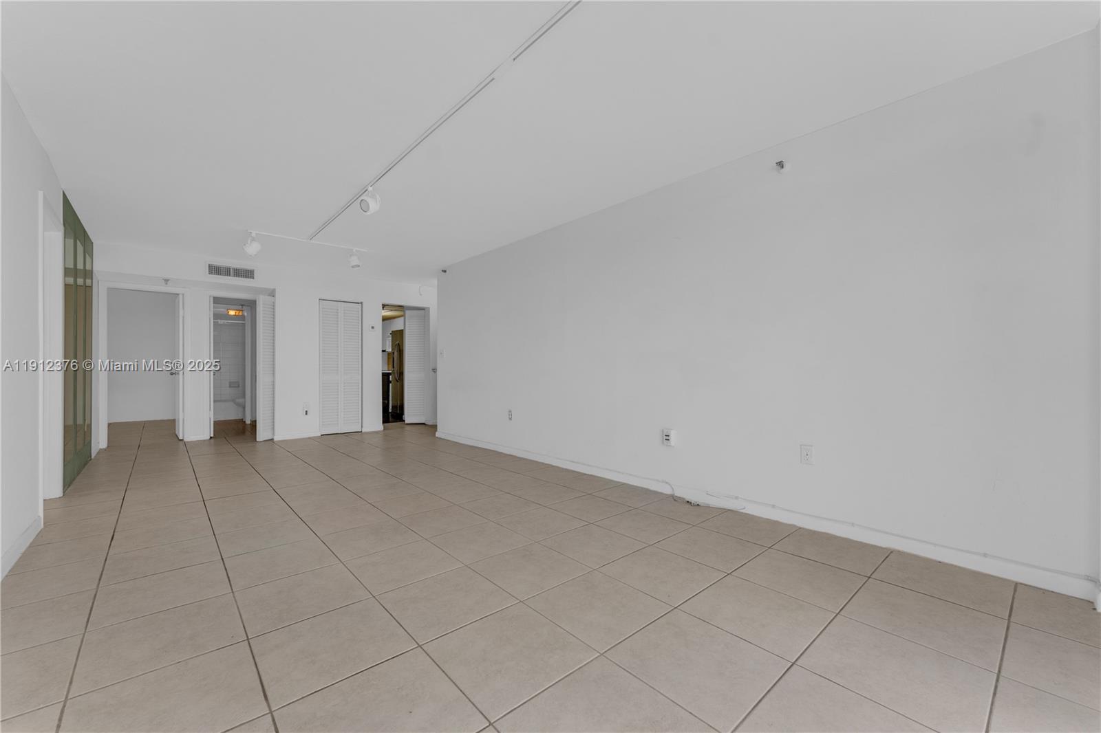 THE ROYAL CLUB CONDO - Residential