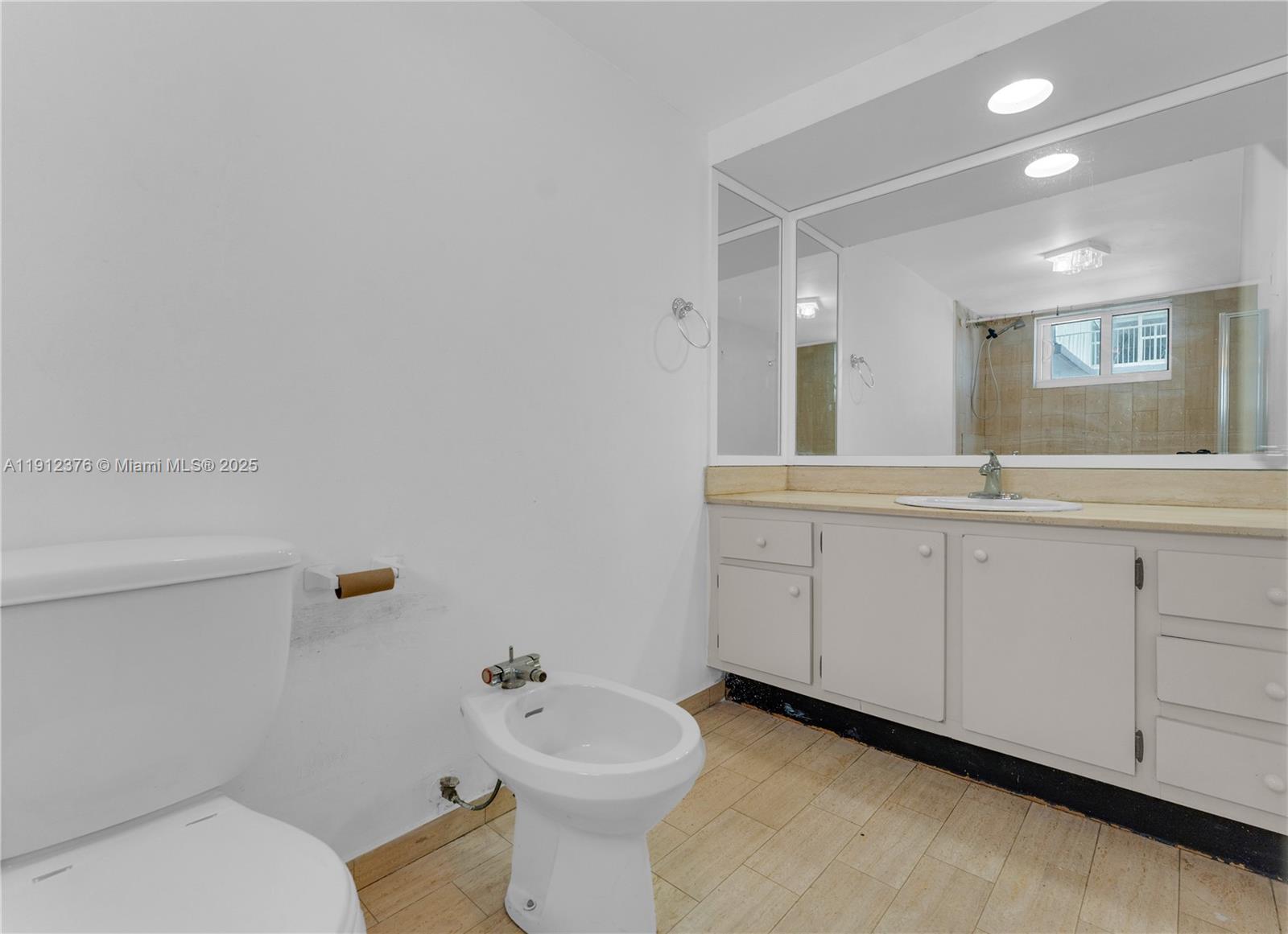 THE ROYAL CLUB CONDO - Residential