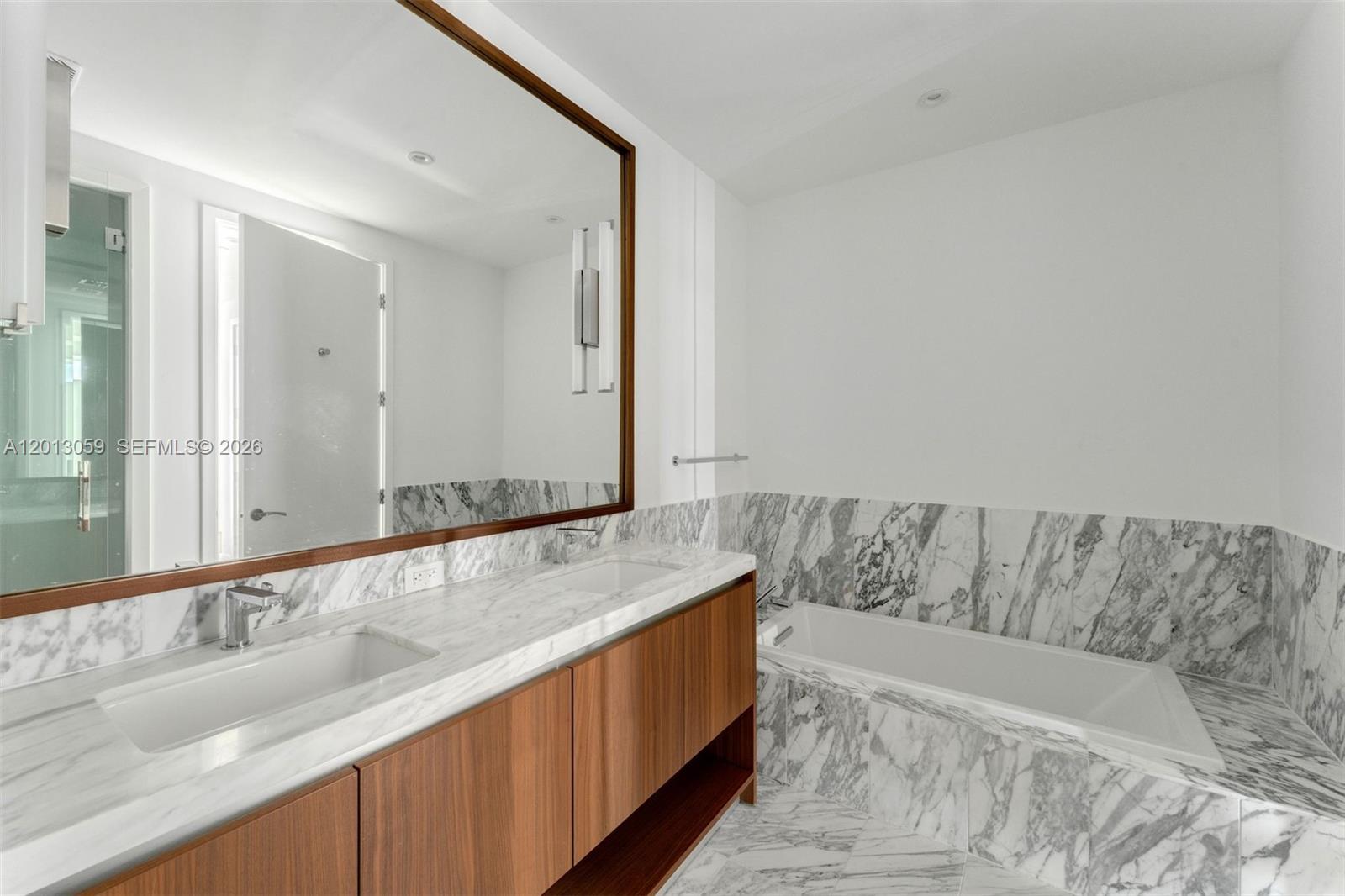 Una Residences - Residential