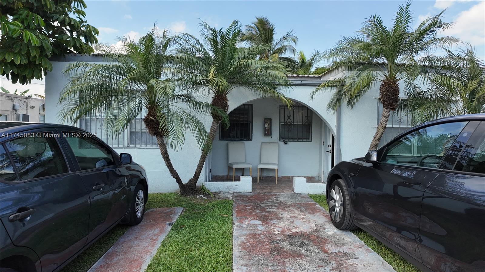 Fantastic Investment Opportunity! This triplex is in excellent condition, featuring two 1-bedroom/1-bath units and a studio. Tiled throughout for easy maintenance, this property offers strong rental income potential with low maintenance and high return.
