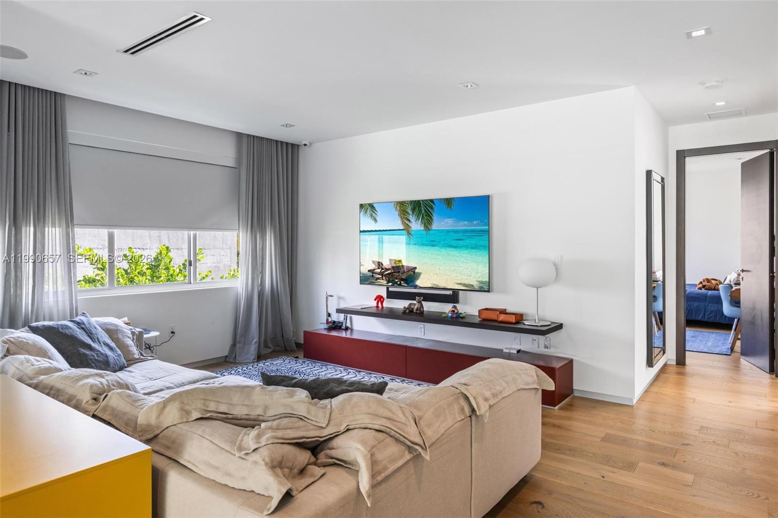 GOLDEN BEACH SEC E - Residential