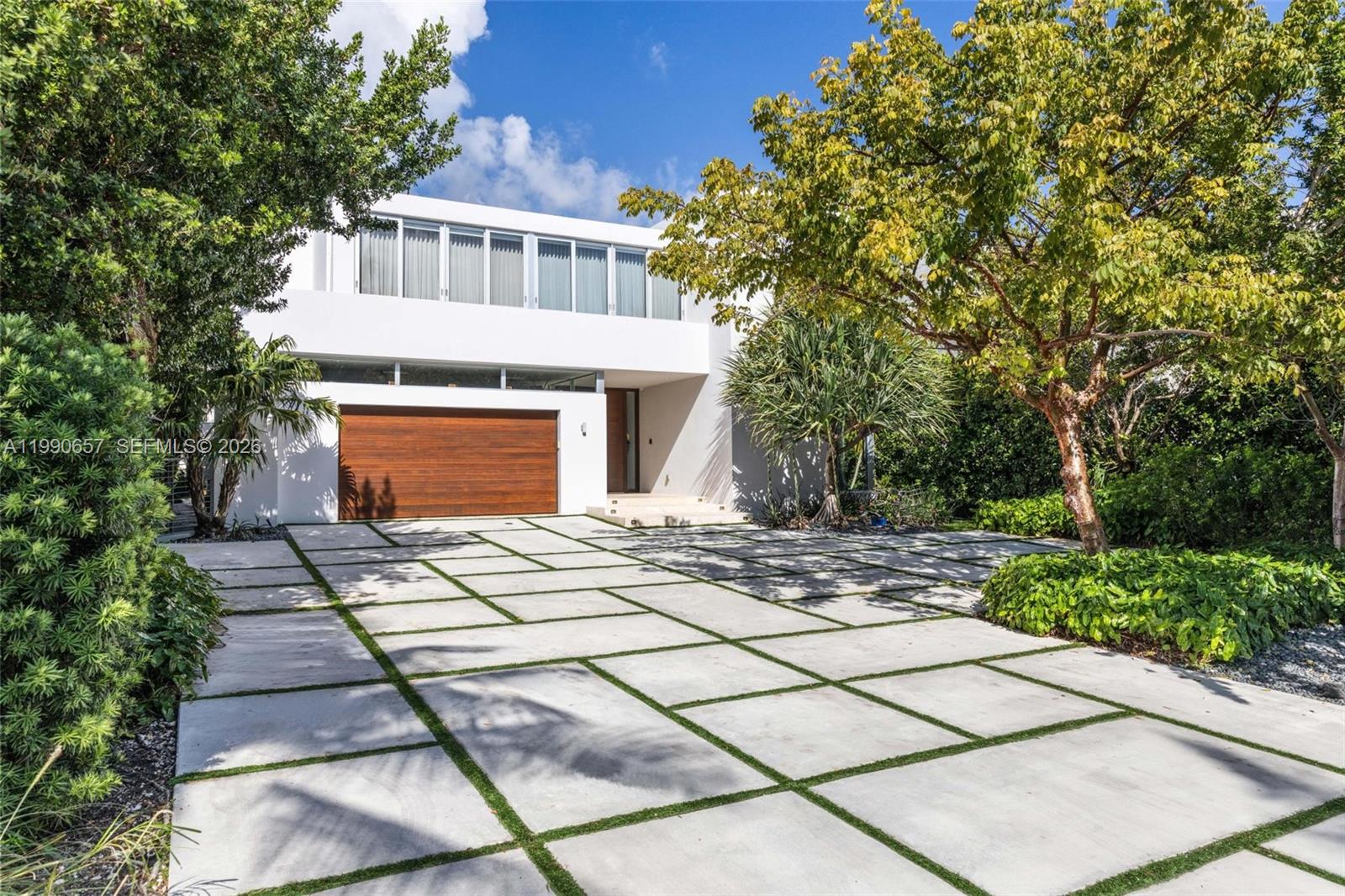 GOLDEN BEACH SEC E - Residential