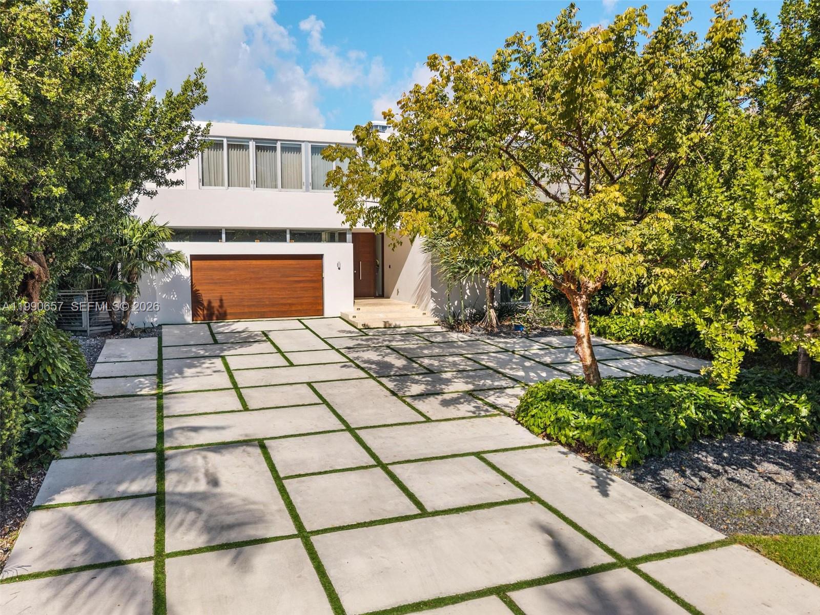 GOLDEN BEACH SEC E - Residential