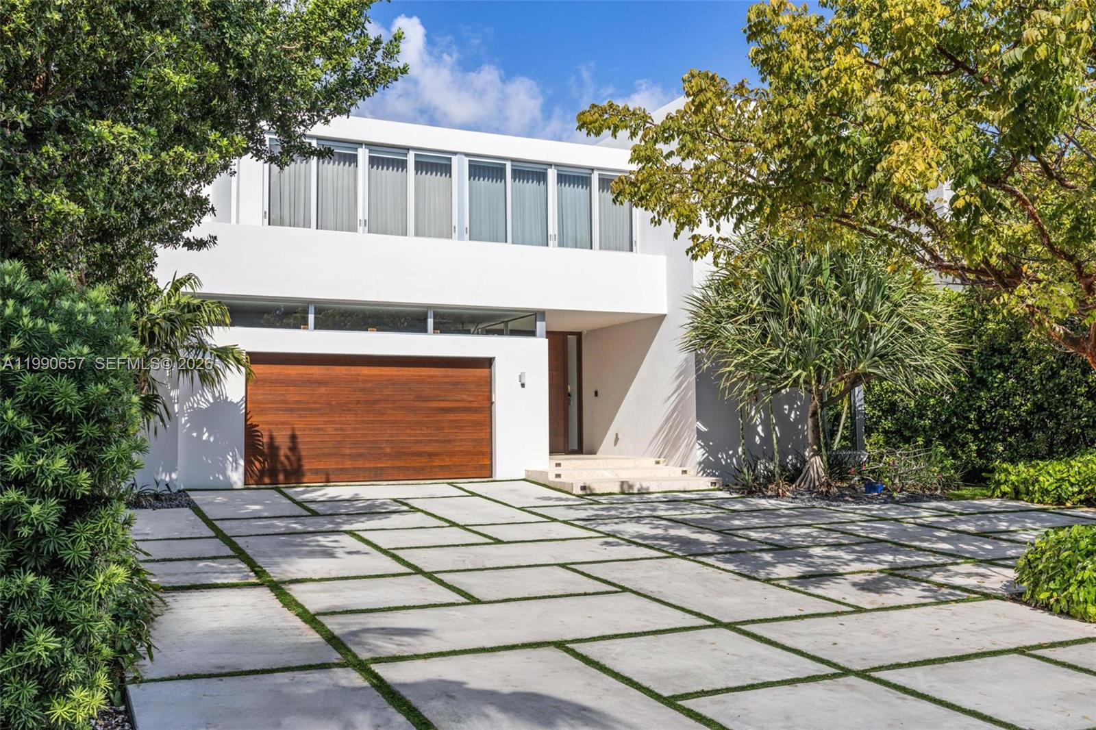 GOLDEN BEACH SEC E - Residential