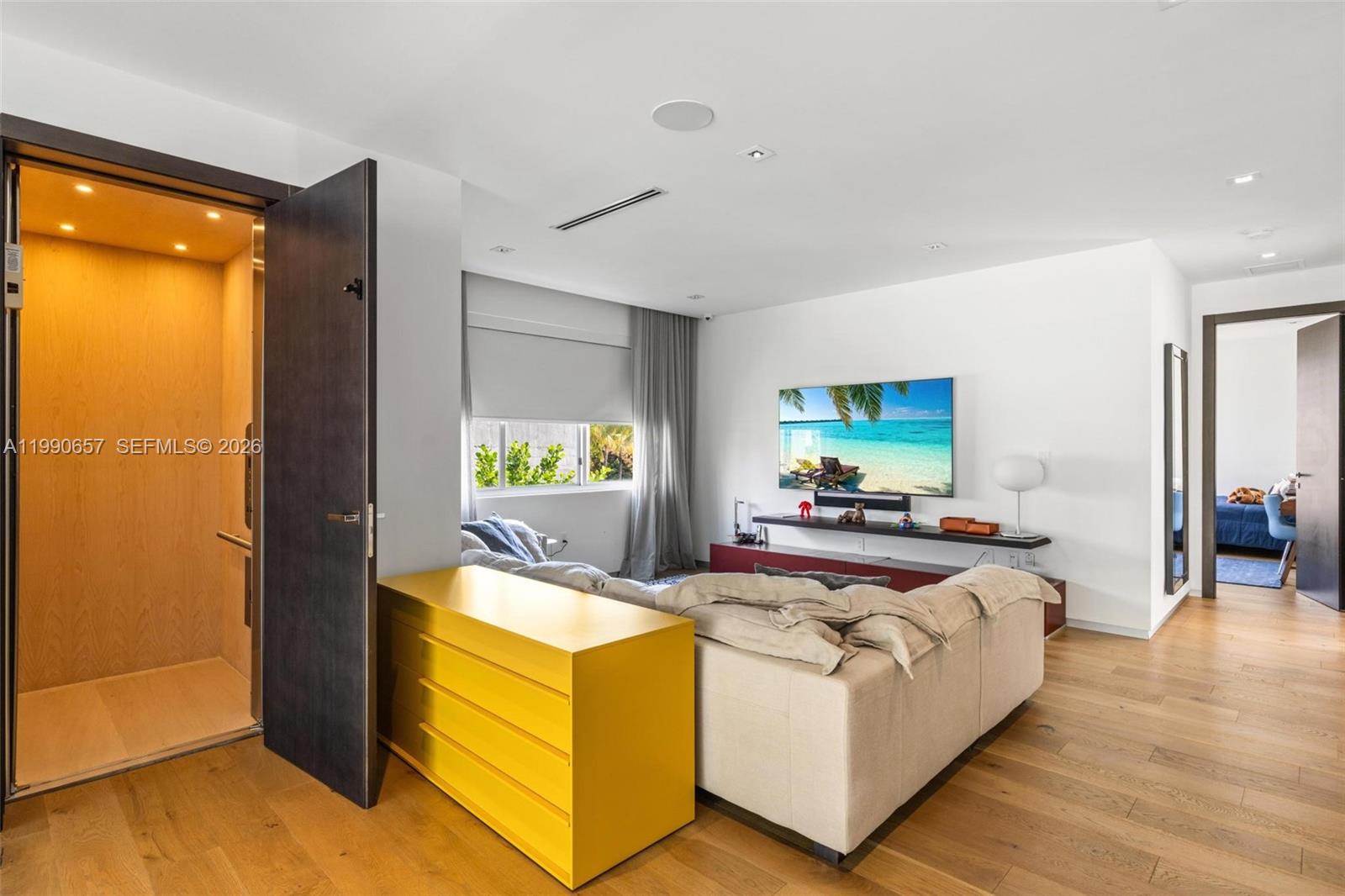 GOLDEN BEACH SEC E - Residential