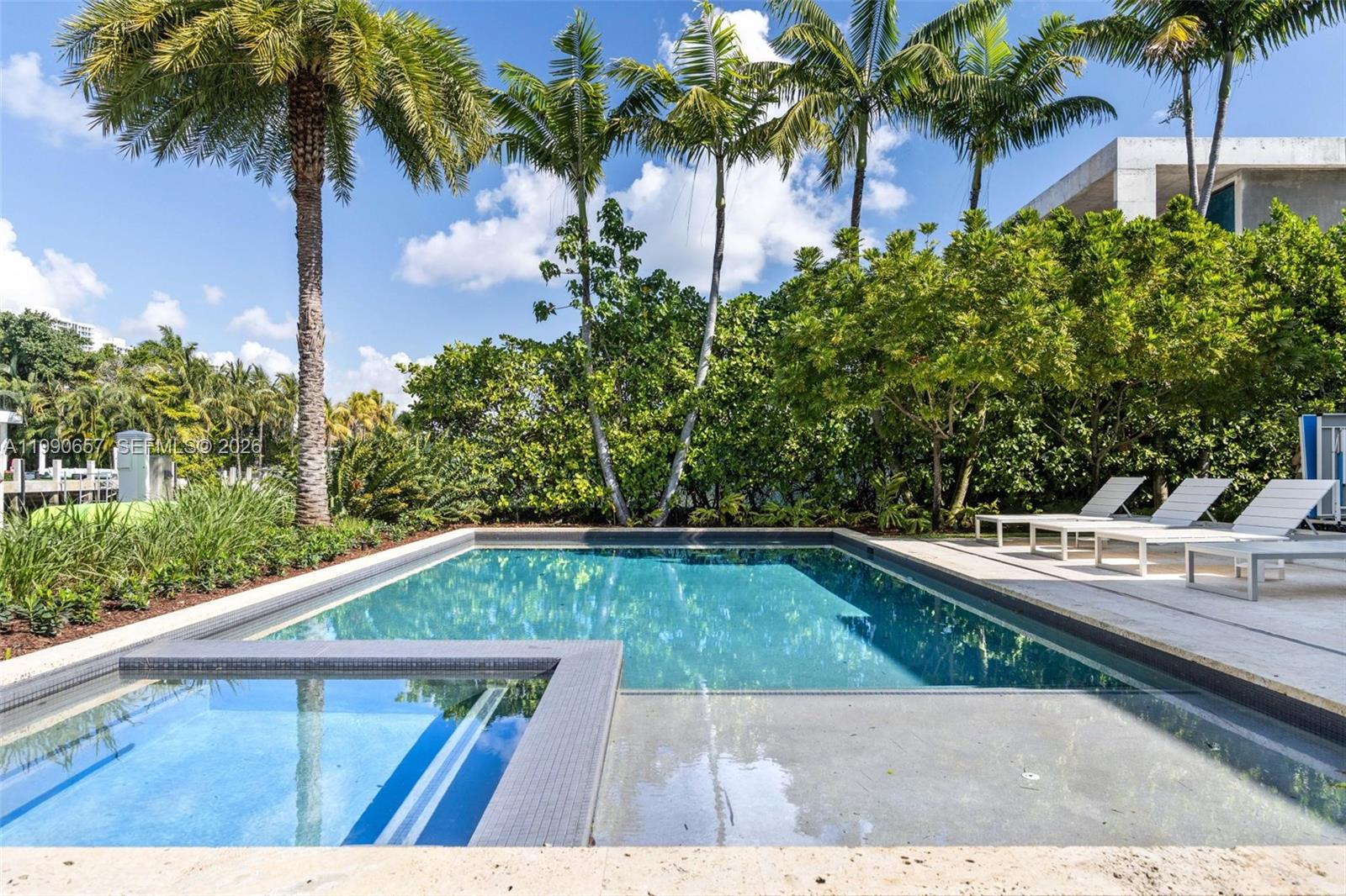 GOLDEN BEACH SEC E - Residential